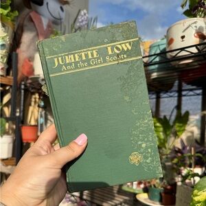 Green 'Juliette Low and the Girl Scouts' Book